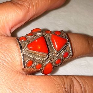 ❤STUNNING!/ RED TRIANGLE CORAL RING ❤